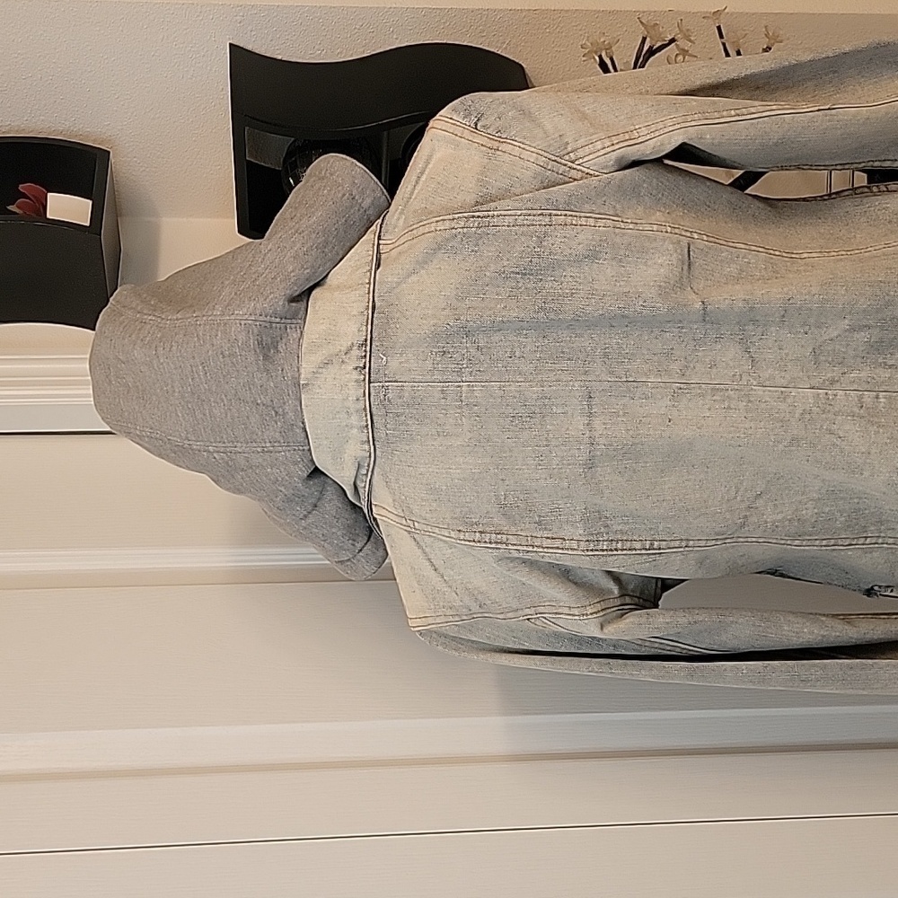 ~RARE~ All About Eve Distressed Denim Jacket w/ Removable Hoodie, size 10, NWOT - Picture 7 of 11